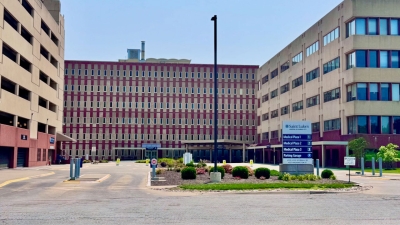 Exterior view of Saint Luke's Hospital's Medical Plaza building